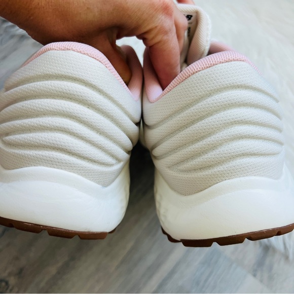 NWT New Balance 520 Women’s Shoes - Picture 7 of 8